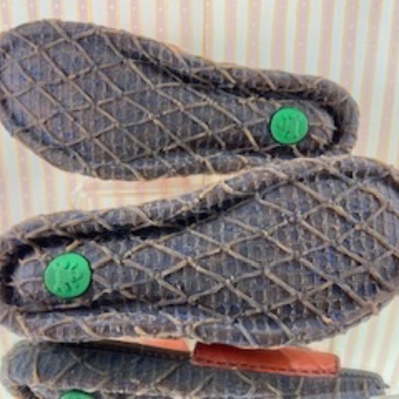 El Naturalista Orange Slides - Picture 10 of 15